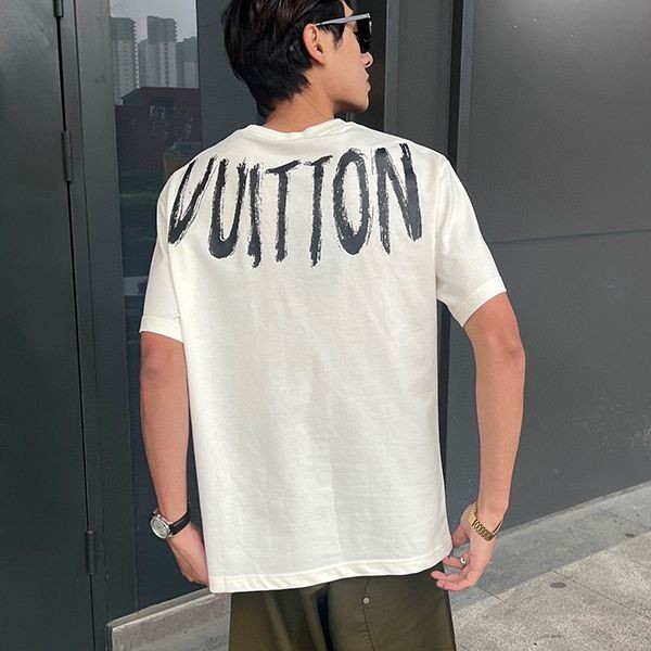 ルイヴィトン ロゴの手描きグラフィティ刺繍入り Tシャツ vum35179